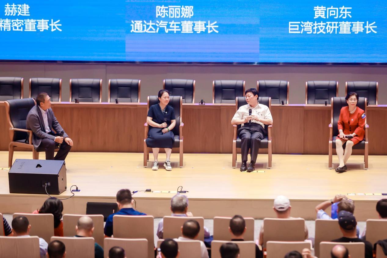 中国智能新能源汽米乐 M6米乐车一路狂飙“华工系汽车人”成技术中流砥柱(图3)